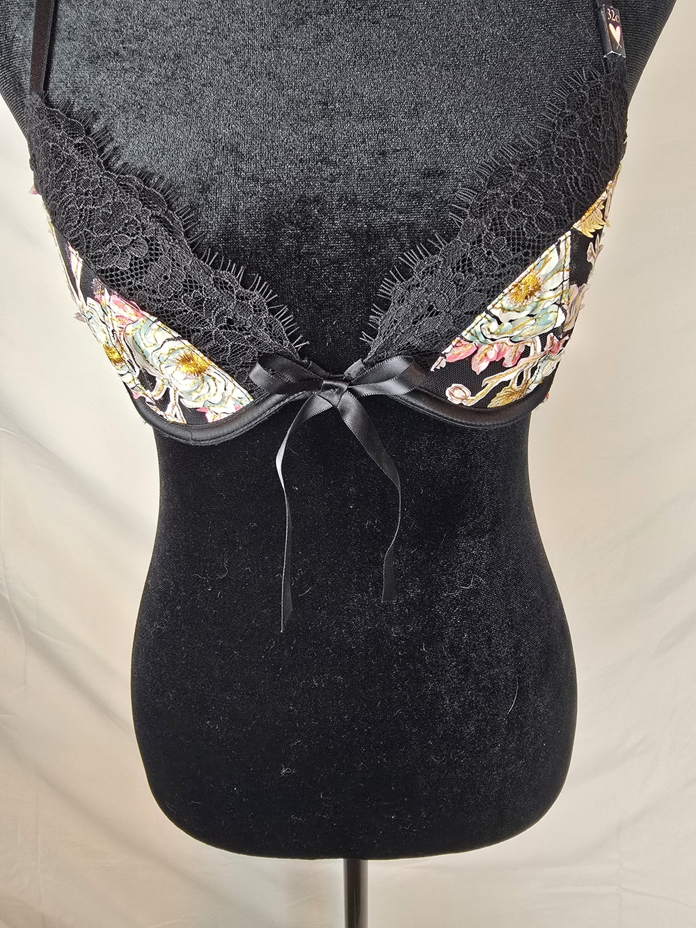 Victoria's Secret Black Floral Lace Push-Up Bra with Satin Bow